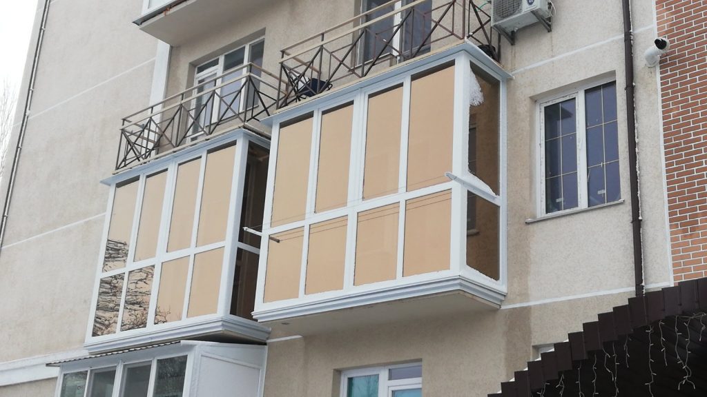 Установка 3-х пластиковых балкона по ул Крылова
